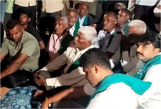 Cauvery Water War: Farmers Stage All-Night Protest Against Release Of Water To Tamil Nadu