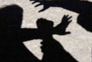 OMG! चोरी के शक में भीड़ ने मां-बेटे को दी दर्दनाक सजा, जो किया सोच नहीं सकते