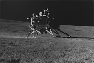 Chandrayan 3: चांद पर Rover 'Pragyan' ने फिर ली Lander 'Vikram' की तस्वीर, ISRO ने शेयर की ये पोस्ट