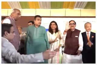 नितिन गडकरी ने लॉन्च की Special Innova, एथेनॉल और इलेक्ट्रिक दोनों से चलेगी, जानें पूरी डीटेल