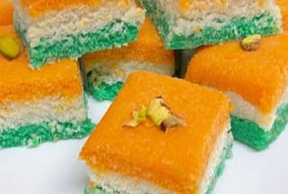 स्वतंत्रता दिवस पर बनाएं 'तिरंगा बर्फी मिठाई', जानें रेसिपी