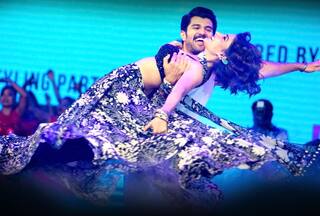 Vijay-Samantha Set Hearts Aflutter With Their Romantic Dance at 'Kushi' Concert