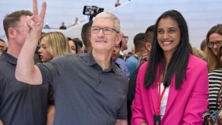 PV Sindhu Meets Tim Cook at Apple Launch Event, Challenges CEO to a Match of Badminton