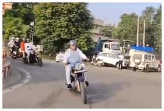CM खट्टर का Style! सड़क पर दौड़ाई Bullet, Viral Video में देखें कैसे मांगा ‘Car Free Day’ के लिए लोगों का Support