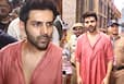 Kartik Aryan का सनातनी अवतार, कुछ इस अंदाज में गणपति बप्पा के दर्शन करने सिद्धिविनायक मंदिर पहुंचे एक्टर