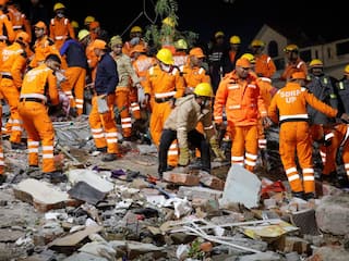 Lucknow में निर्माणाधीन Multi-Level Parking का हिस्सा गिरा, पिता-पुत्री की मौत
