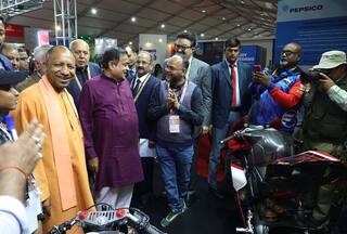 MotoGP Bharat: मोटो जीपी रेस देखने पहुंचे सीएम योगी आदित्यनाथ और नितिन गडकरी