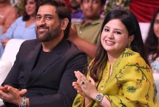 मुंबई में गणपति बप्पा के दरबार में पहुंचे MS Dhoni, लिया आशीर्वाद, VIDEO वायरल