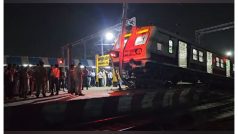 Mathura Train Accident: मथुरा में पटरी से उतरकर प्लेटफॉर्म पर चढ़ी EMU ट्रेन, बाल-बाल बचे यात्री