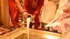 WATCH: काशी पहुंचे मास्टर ब्लास्टर सचिन तेंदुलकर, विश्वनाथ मंदिर में पूजा-अर्चना की