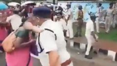 बीच सड़क पर पुलिस वाले ने कर दी महिला की पीटाई! लगातार  मारे डंडे, Video Viral होते ही मचा बवाल
