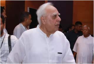 गठबंधन 'INDIA' की मीटिंग में बिन बुलाए पहुंच गए कपिल सिब्बल, असहज हुई कांग्रेस; राहुल गांधी ने...
