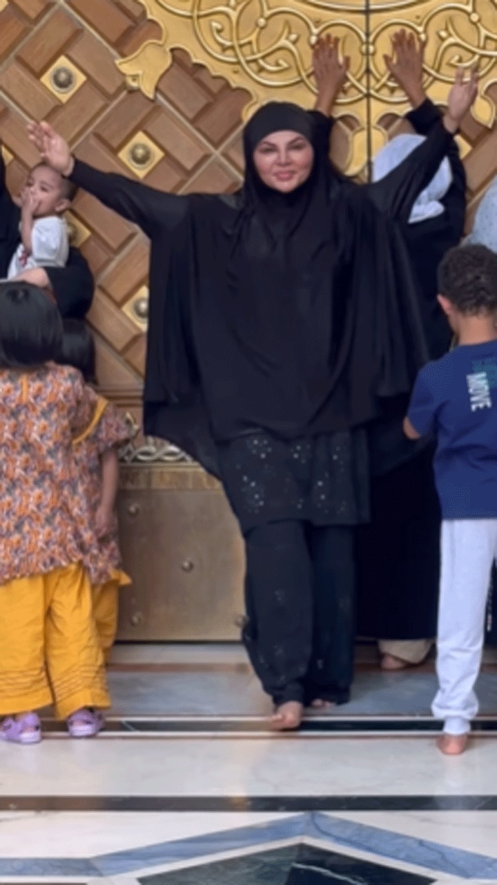 राखी सावंत ने छुआ जन्नत का दरवाज़ा, लोग बोले- सनातन सत्य है