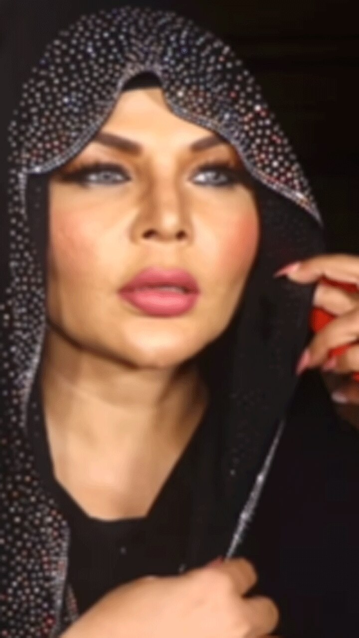 सोती हुई नागिन है राखी सावंत! जगाना मत, वरना...