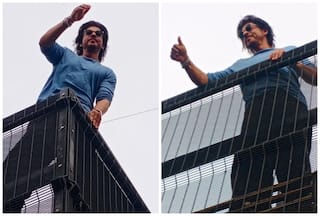 SRK Greets Fans From Mannat Balcony Amid Jawan's Box Office Rampage - Watch
