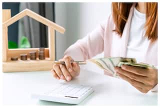 पुरुषों की तुलना में महिलाओं को क्यों आसानी से मिल जाता है लोन? साथ में दिए जाते हैं स्पेशल ऑफर्स