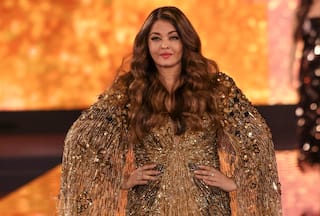 Aishwarya Turns 'Sunheri' in Golden-Black Shimmery Gown With Long Cape at PFW, Pics