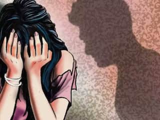 Crime: नाबालिग बेटी के साथ पिता ने किया दुष्कर्म, मां की शिकायत पर गिरफ्तार