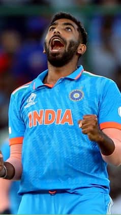 Fast Bowlers Who Reached Fastest To 100 ODI Wickets