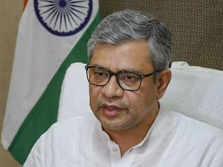 Govt ने विपक्षी सांसदों के दावों के बाद ' Apple के iPhones hacking' की जांच के दिए आदेश 