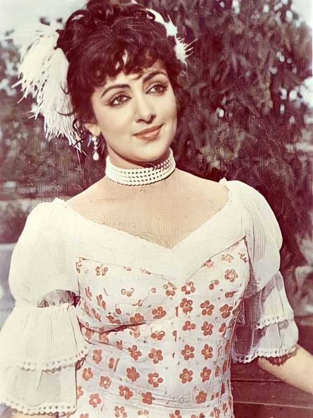 Hema Malini Birthday: Top 10 Super Movies of Hema with Amitabh Bachchan- In Pics