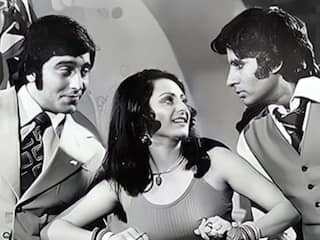 Bollywood Kissa : अक्षय-सुनील से पहले 1976 में अमिताभ और विनोद खन्ना ने की थी 'हेरा फेरी', सायरा बानो ने सुनाया किस्सा