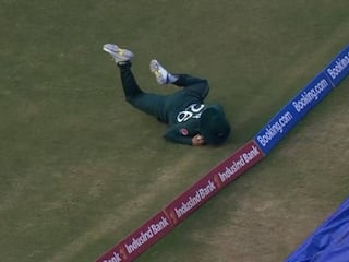 पाकिस्तान ने 'चीटिंग' करके जीता मैच! फैंस ने बाबर को बताया बेईमान कप्तान