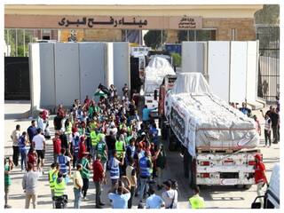 इजरायल-हमास युद्ध के बीच गाजावासियों के लिए राहत सामग्री लेकर पहुंचे 20 ट्रक