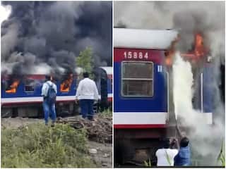 Maharashtra में New Ashti-अहमदनगर DEMU स्पेशल ट्रेन के 5 डिब्बों में लगी भीषण आग | VIDEO