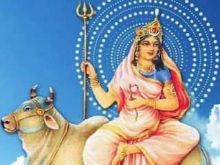 Shardiya Navratri 2023:  पहले दिन होती है मां शैलपुत्री की पूजा, यहां पढ़ें कथा और जानें पूजन विधि