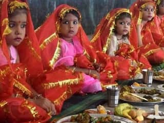 Navratri 2023: अष्टमी व नवमी पर कन्या पूजन से पहले घर लेकर आएं ये सामग्री, नोट करें लिस्ट