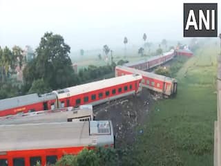 North East Express Accident: बिहार ट्रेन हादसे के बाद कौन सी ट्रेनें कैंसिल? कुछ के रूट बदले; देखें लिस्ट
