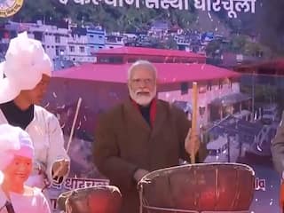 PM Modi ने पिथौरागढ़ के गुंजी गांव में पहाड़ी बाजा बजाया, देखें VIDEO