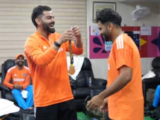 शार्दुल ठाकुर मिला बेस्ट फील्डर का मेडल तो शर्मा गए Virat Kohli, हंसते-हंसते लोटपोट