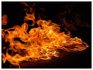 Massive Fire Breaks Out at Bengaluru's Mudpipe Cafe, One Severely Injured  | Watch