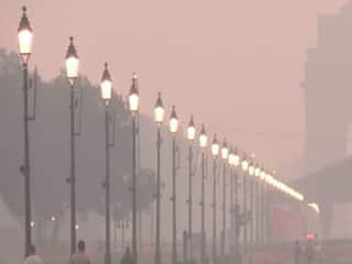 Delhi Pollution: अब भी जहरीली बनी हुई है दिल्ली की हवा! कई जगहों पर AQI 300 के पार, जानें ताजा अपडेट
