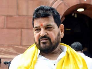 Brij Bhushan Singh: महिला पहलवानों के यौन शोषण केस में सुनवाई आज, राउज एवेन्यू कोर्ट पहुंचे बृजभूषण