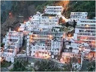 Vaishno Devi जानें का है प्लान? श्राइन बोर्ड ने T-Shirt, निक्कर समेत इन कपड़ों पर लगाई पाबंदी | जानें गाइडलाइंस