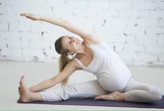 Prenatal Yoga Benefits: 5 Reasons Why Every Mom-to-be MUST Practise Asanas
