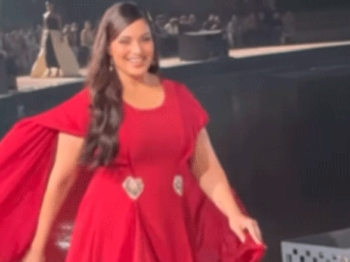 हेवी वेट के साथ Bipasha Basu ने किया रैंप वॉक, लोगों ने किए अजीब-अजीब कमेंट्स