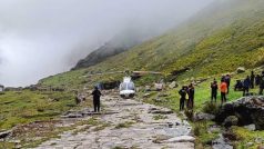 Kedarnath Dham में हेलीकॉप्टर ने की आपात लैंडिंग, बाल-बाल बची तीर्थयात्रियों की जान