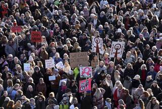 Iceland Women Strike: History Repeats as 48 Years Ago, Same Protest Happened Against Gender Pay Gap - All You Need to Know