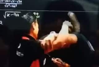 Trending Video: अचानक टीचर पर चप्पल बरसाने लगा छात्र, हरकत से इंटरनेट तक हिल उठा | देखें वीडियो