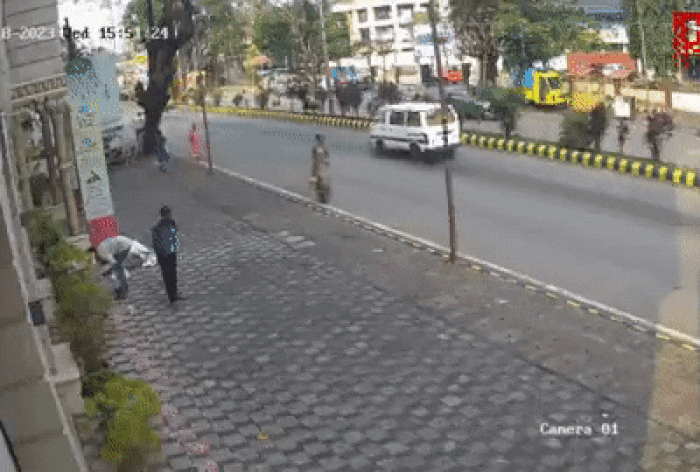 Mangaluru: Speeding Car Mows Down Woman On Footpath, 4 Others Severely Hurt; Terrifying Video Surfaces