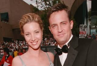 Mathew Perry's Friends Co-Star Lisa Kudrow Heartbroken Over His Demise