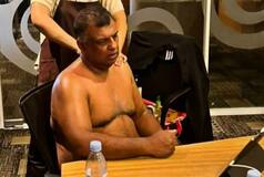 Viral: मीटिंग के दौरान मसाज करवाने लगे AirAsia के सीईओ, सोशल मीडिया पर हो गए ट्रोल | देखिए पोस्ट