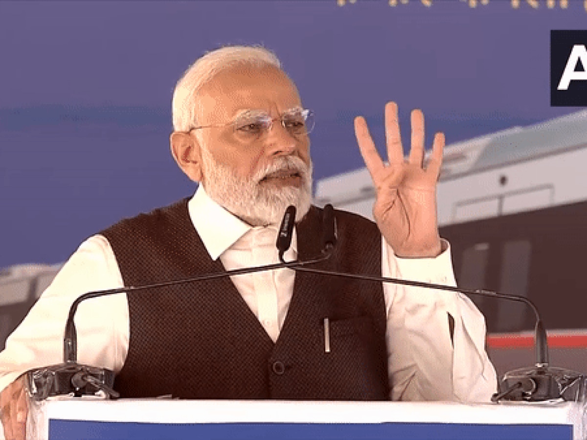 NaMo Bharat ट्रेन में ड्राइवर से लेकर तमाम स्टाफ तक सभी देश की बेटियां हैं, ये नारी शक्ति है : PM Modi