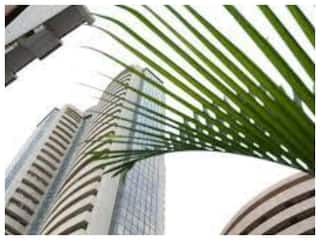 US फेड के नए साल में दरों में कटौती के संकेत से नए लेवल पर पहुंचे निफ्टी, सेंसेक्स; जानें- आगे के लिए क्या है जानकारों की राय?