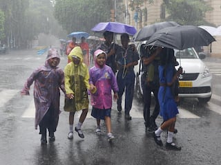 Weather Today: UP समेत 5 राज्यों में भारी बारिश की चेतावनी, इन जगहों पर बर्फबारी का अलर्ट