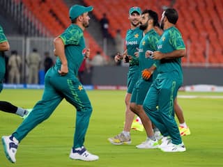 ENG vs PAK: इंग्लैंड के खिलाफ मैच से पहले पाकिस्तान के लिए खुशखबरी, कनकशन के बाद पहली बार नेट्स में उतरे शादाब खान